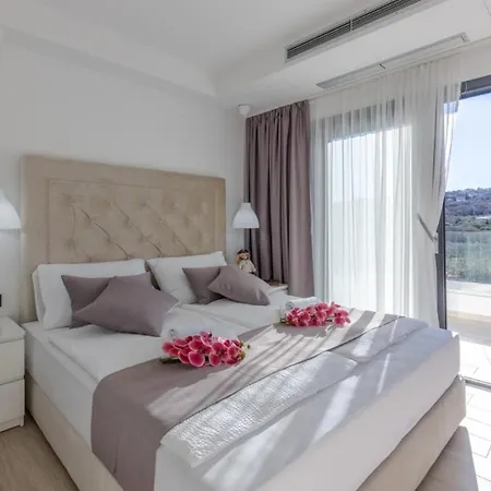 Luxury Milly Heated Indoor And Outdoor Pool Villa *