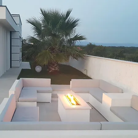 Luxury Milly Heated Indoor And Outdoor Pool Villa *