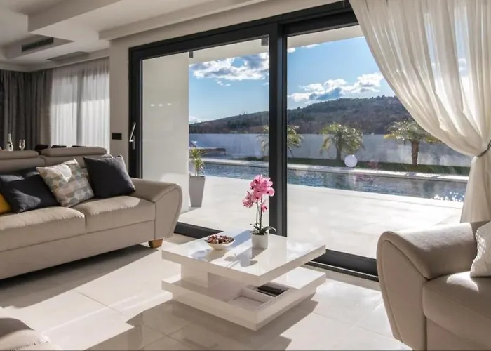 Villa Luxury Milly Heated Indoor And Outdoor Pool *