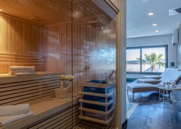 Luxury Milly Heated Indoor And Outdoor Pool