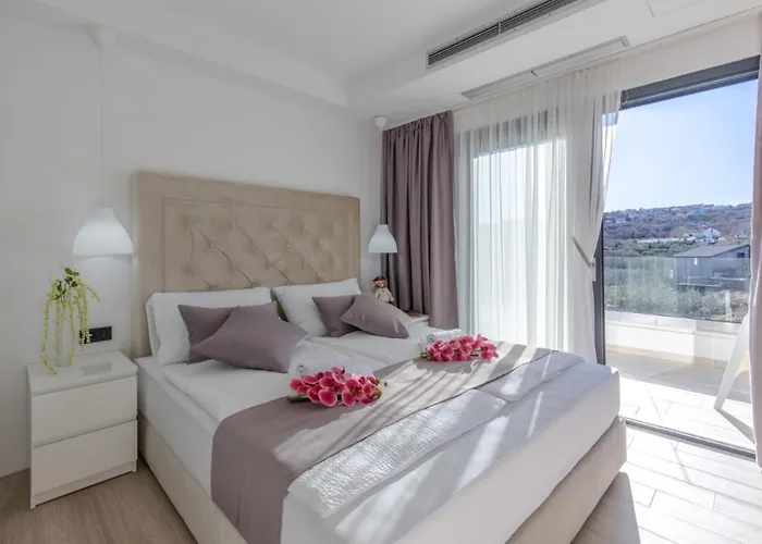 Luxury Milly Heated Indoor And Outdoor Pool Villa *